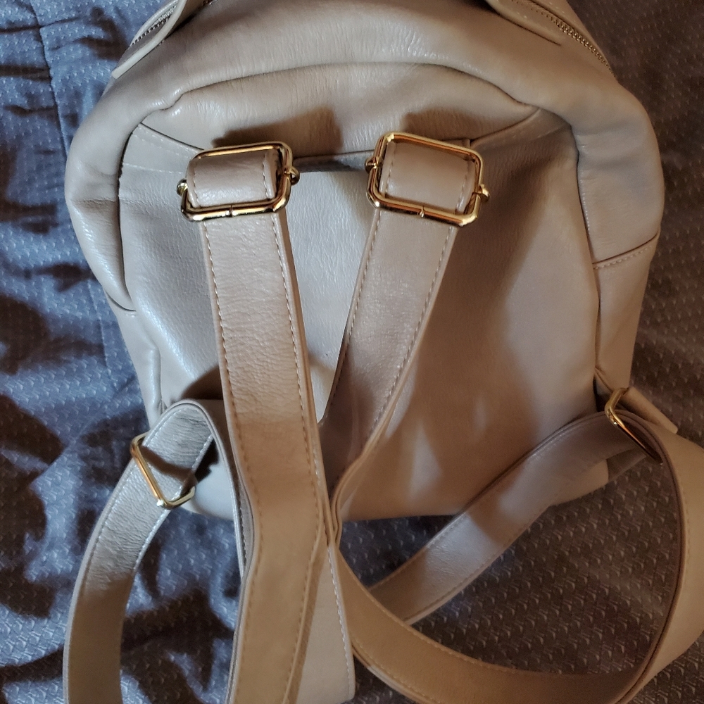 Back pack - Picture 3 of 4
